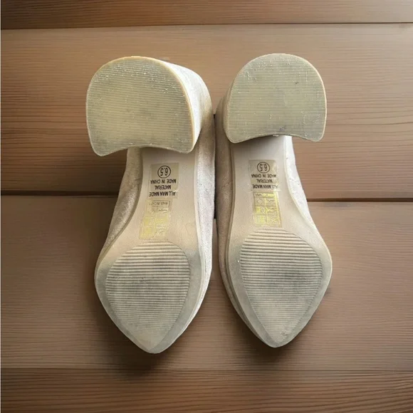 ✨ Taupe Suede Block Heel Ankle Booties Womens Size 6.5 Chic & Versatile ✨ - Picture 4 of 4